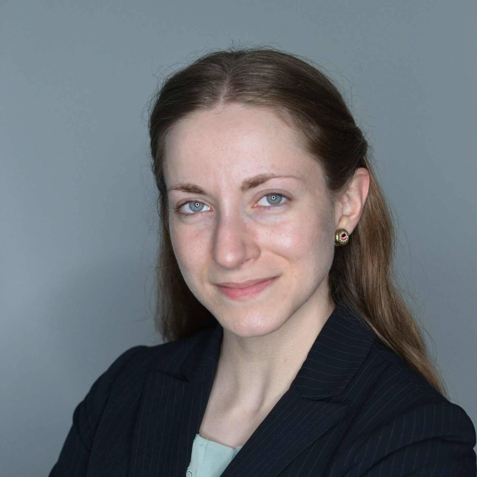 headshot Monica Mercola